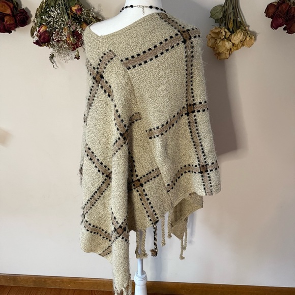 Boho Cream and Brown Plaid Fringe Poncho - Picture 3 of 3